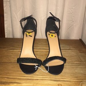 Brand New size 8 Report high heels